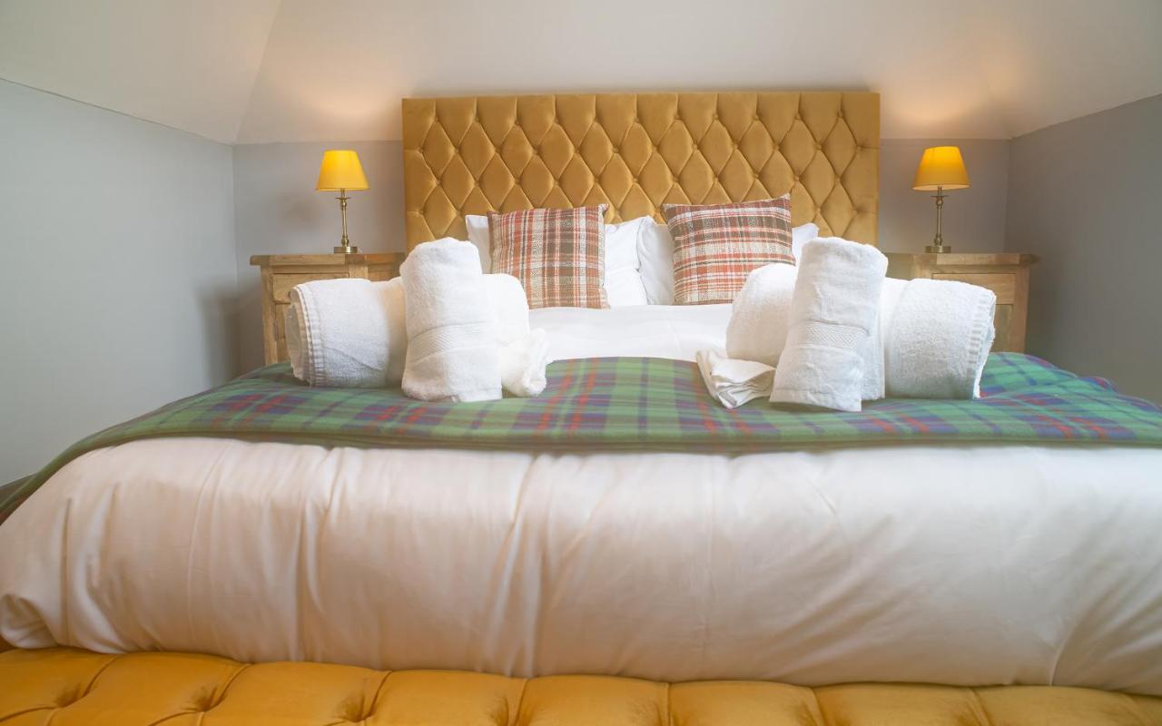 Luxury 4 Bedroom Cottage With Stunning Views Near Fairy Pools! Карбост Екстериор снимка