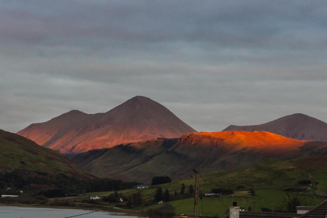 Luxury 4 Bedroom Cottage With Stunning Views Near Fairy Pools! Карбост Екстериор снимка