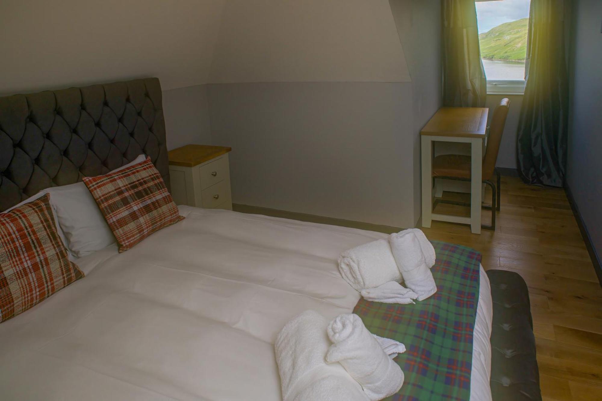 Luxury 4 Bedroom Cottage With Stunning Views Near Fairy Pools! Карбост Екстериор снимка
