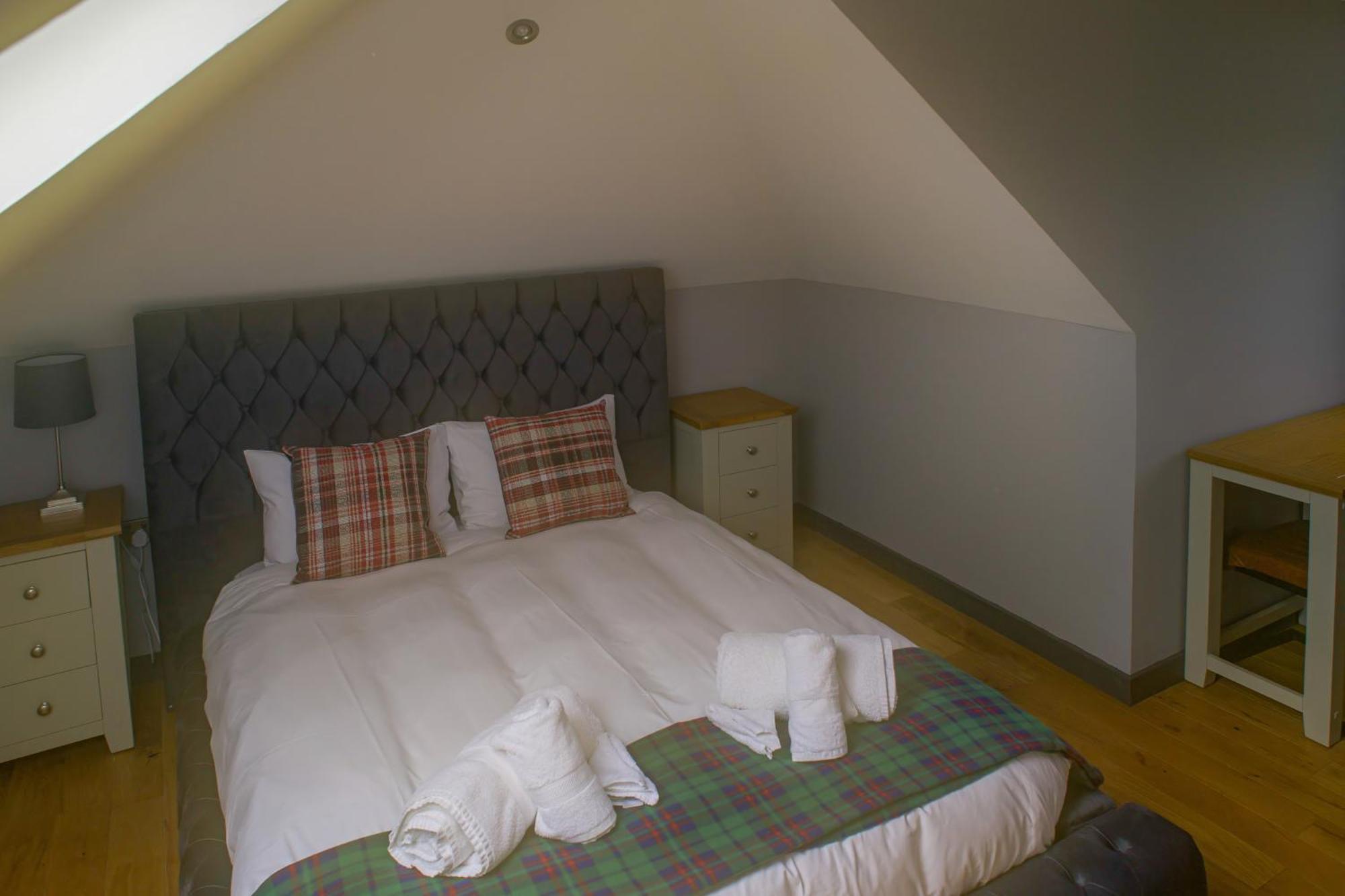 Luxury 4 Bedroom Cottage With Stunning Views Near Fairy Pools! Карбост Екстериор снимка
