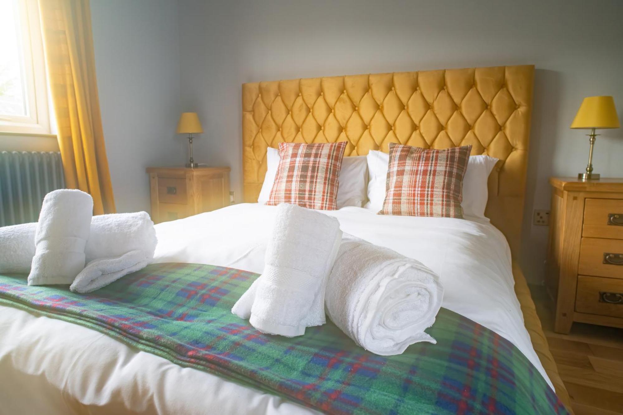 Luxury 4 Bedroom Cottage With Stunning Views Near Fairy Pools! Карбост Екстериор снимка