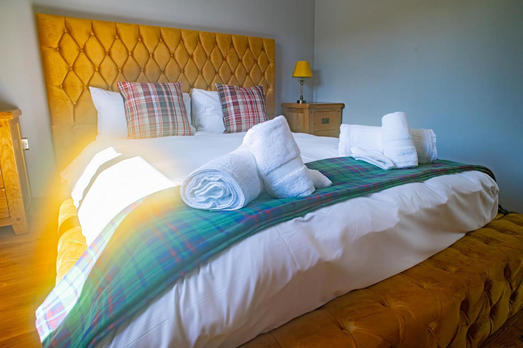 Luxury 4 Bedroom Cottage With Stunning Views Near Fairy Pools! Карбост Екстериор снимка
