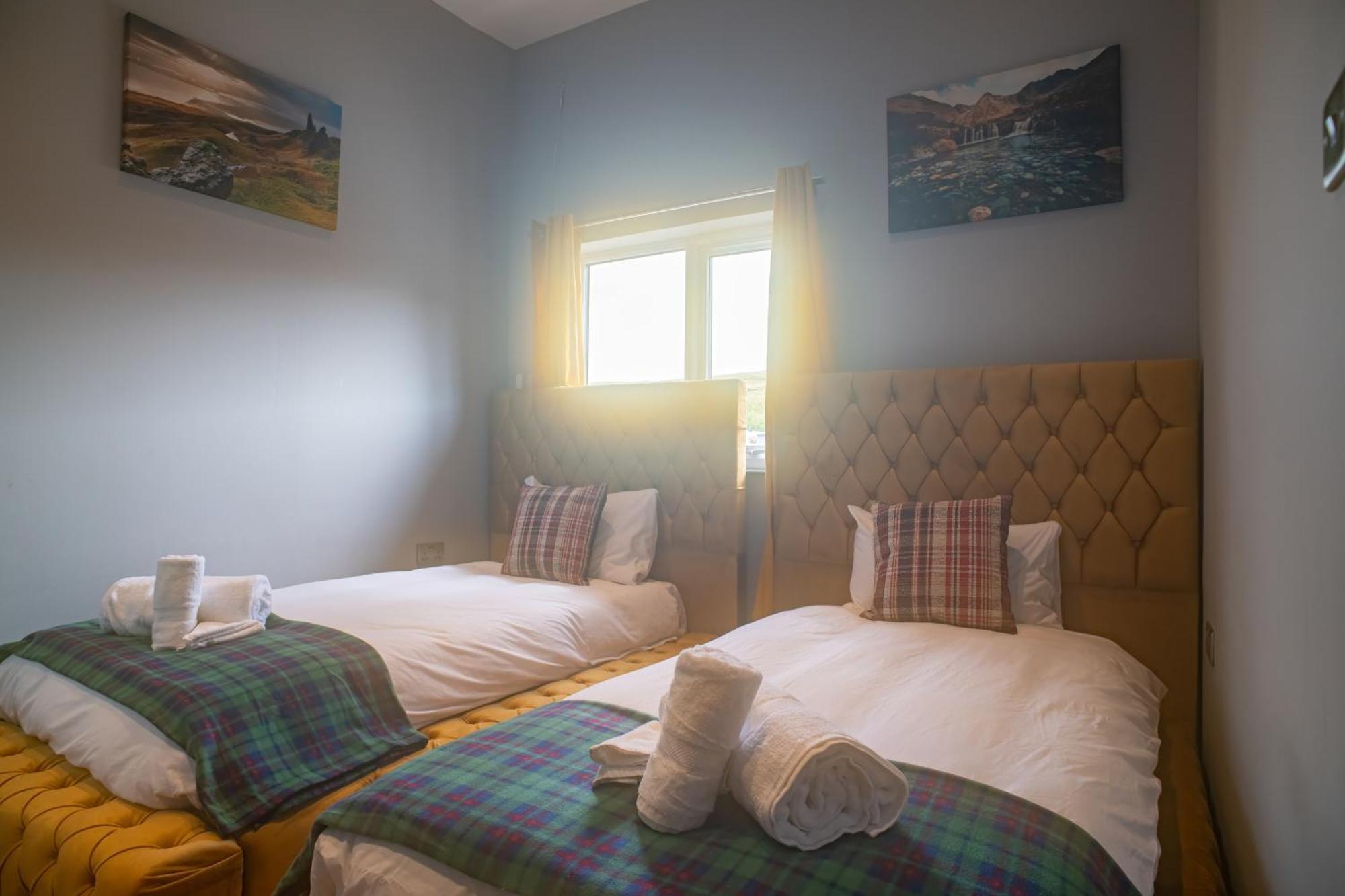 Luxury 4 Bedroom Cottage With Stunning Views Near Fairy Pools! Карбост Екстериор снимка